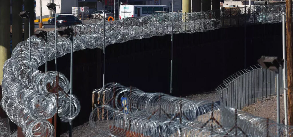 La frontera entre Estados Unidos y México se ve en El Paso, Texas, el 22 de enero de 2025. En su primer día en el cargo, el presidente Donald Trump declaró una emergencia nacional en la frontera sur "para repeler la desastrosa invasión a nuestro país" © Charly Triballeau / AFP